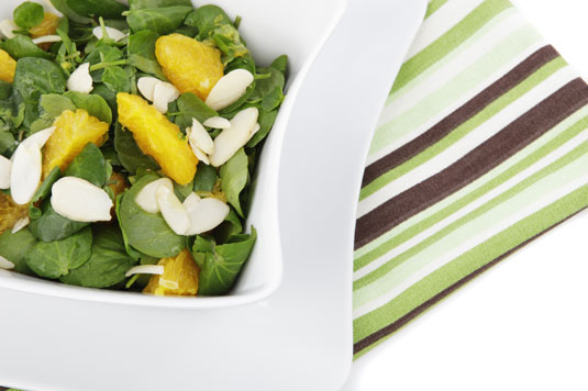 Rezept für gemischtes Grün mit Zitrus, Fenchel und Mandeln