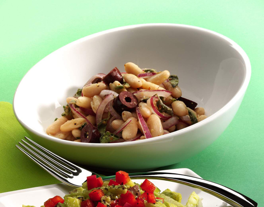 Weißer Bohnensalat mit griechischen Oliven und Senfwein Vinaigrette