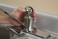 So reparieren Sie einen undichten Wasserhahn: Keramikscheibentyp