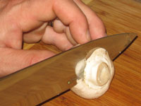 Champignons schneiden und schneiden