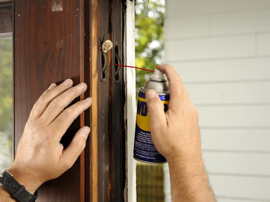So reparieren oder ersetzen Sie Fensterflügelschnüre