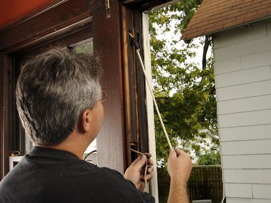 So reparieren oder ersetzen Sie Fensterflügelschnüre