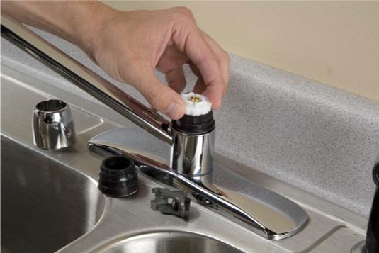 So reparieren Sie einen undichten Wasserhahn: Patronenfiltertyp