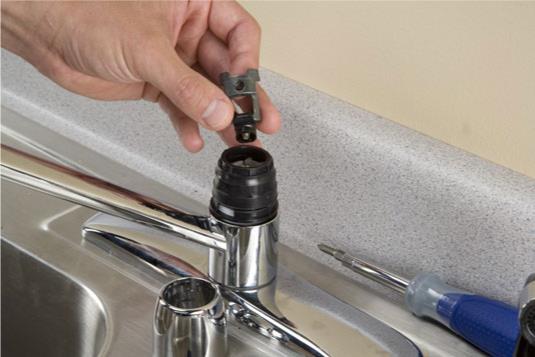 So reparieren Sie einen undichten Wasserhahn: Patronenfiltertyp
