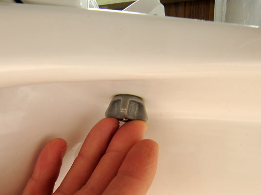 So ersetzen Sie einen Toilettensitz