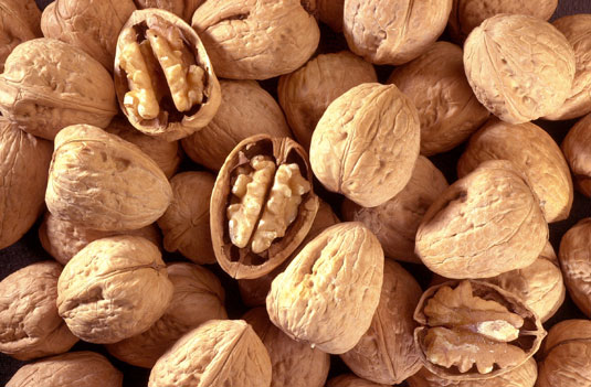 6 beliebte Nuss- und Samensorten in der mediterranen Ernährung