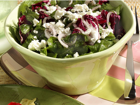 Salat mit Rucola, Radicchio und Ziegenkäse