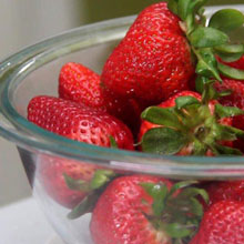 Schokoladenüberzogene Erdbeeren auf Keto-Art