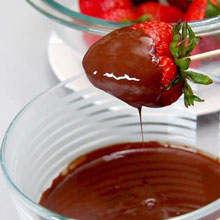 Schokoladenüberzogene Erdbeeren auf Keto-Art