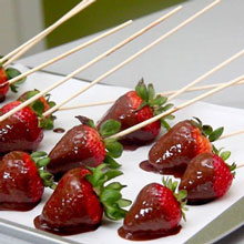 Schokoladenüberzogene Erdbeeren auf Keto-Art