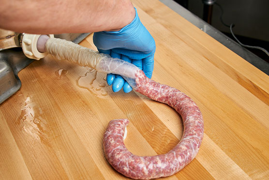Charcuterie: Füllen und Verbinden von Wurst