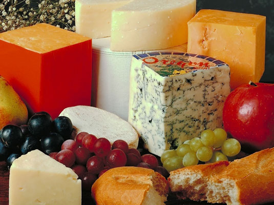 Erstellen Sie ein Antipasti-Tablett für Ihre Weihnachtsfeier