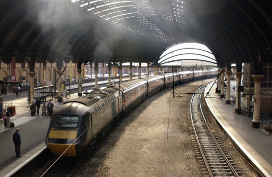 Green Living Tipp: Reisen Sie mit der Bahn statt mit dem Auto oder Flugzeug