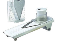 Wie man mit einer Mandoline Gemüse schneidet