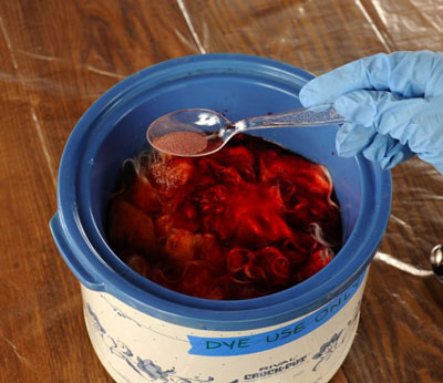 Färben von Fasern mit Kool-Aid in einem Slow Cooker