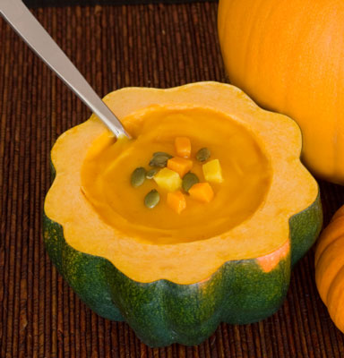 Wie man eine einfache, elegante geröstete Kürbissuppe macht