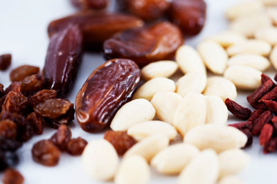 Wie man Weihnachtszuckerpflaumen macht