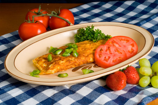 Gerolltes Omelett mit Kräutern (Omelette aux Fines Herbes)