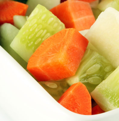 Wie man vietnamesischen Gurkensalat auf Paleo-Art macht