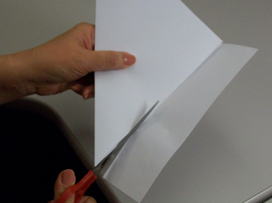 Wie man eine achtzackige Papierschneeflocke herstellt