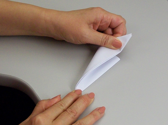 Wie man eine achtzackige Papierschneeflocke herstellt